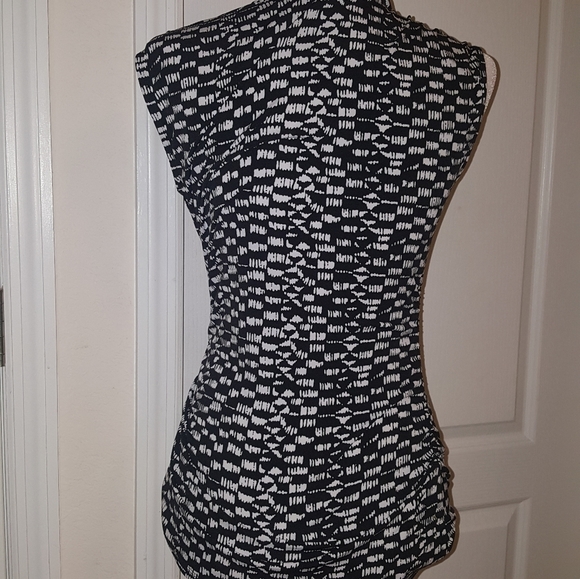 Vince Camuto black print blouse - Picture 3 of 5